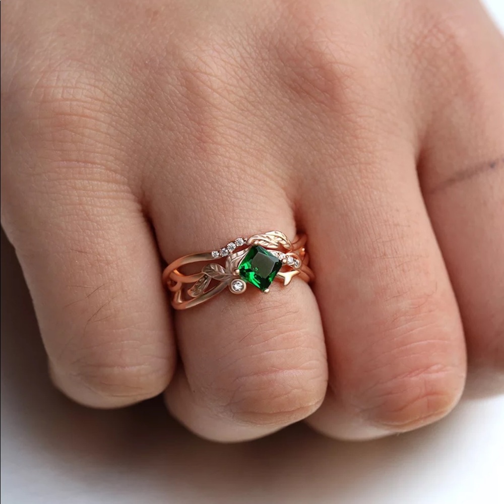 18k gold green crystal & white diamonds ring - Picture 2 of 5